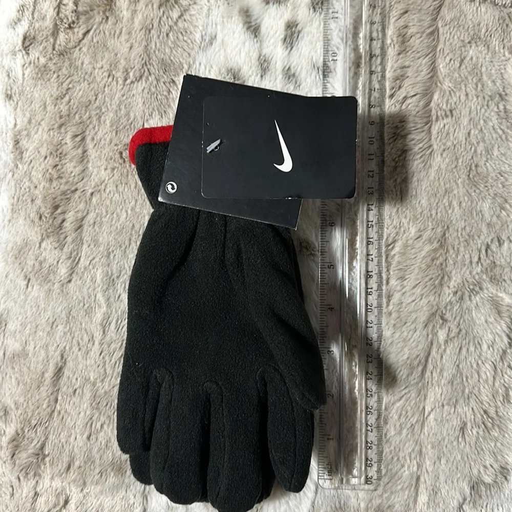 NIKE youth warm black red gloves size 8/20